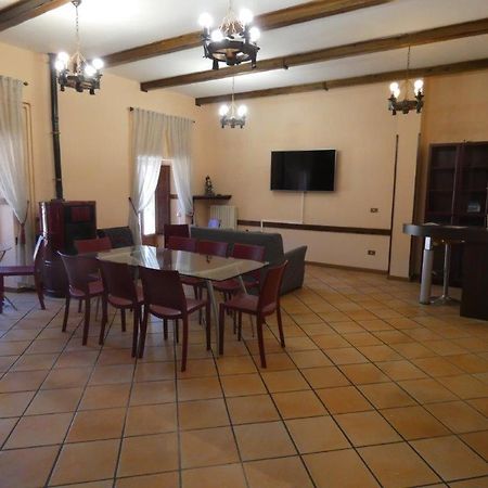 Dimora Fresilia Casa Vacanze Opi Bagian luar foto