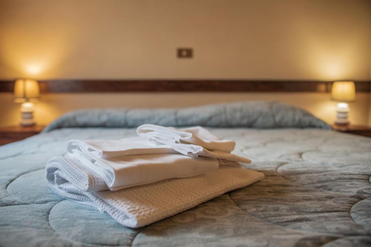 Dimora Fresilia Casa Vacanze Opi Bagian luar foto