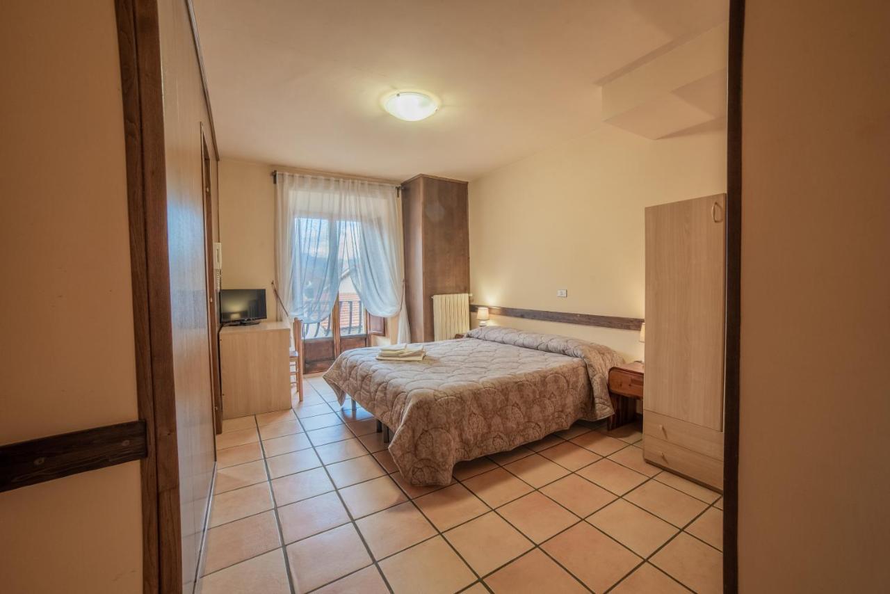 Dimora Fresilia Casa Vacanze Opi Bagian luar foto