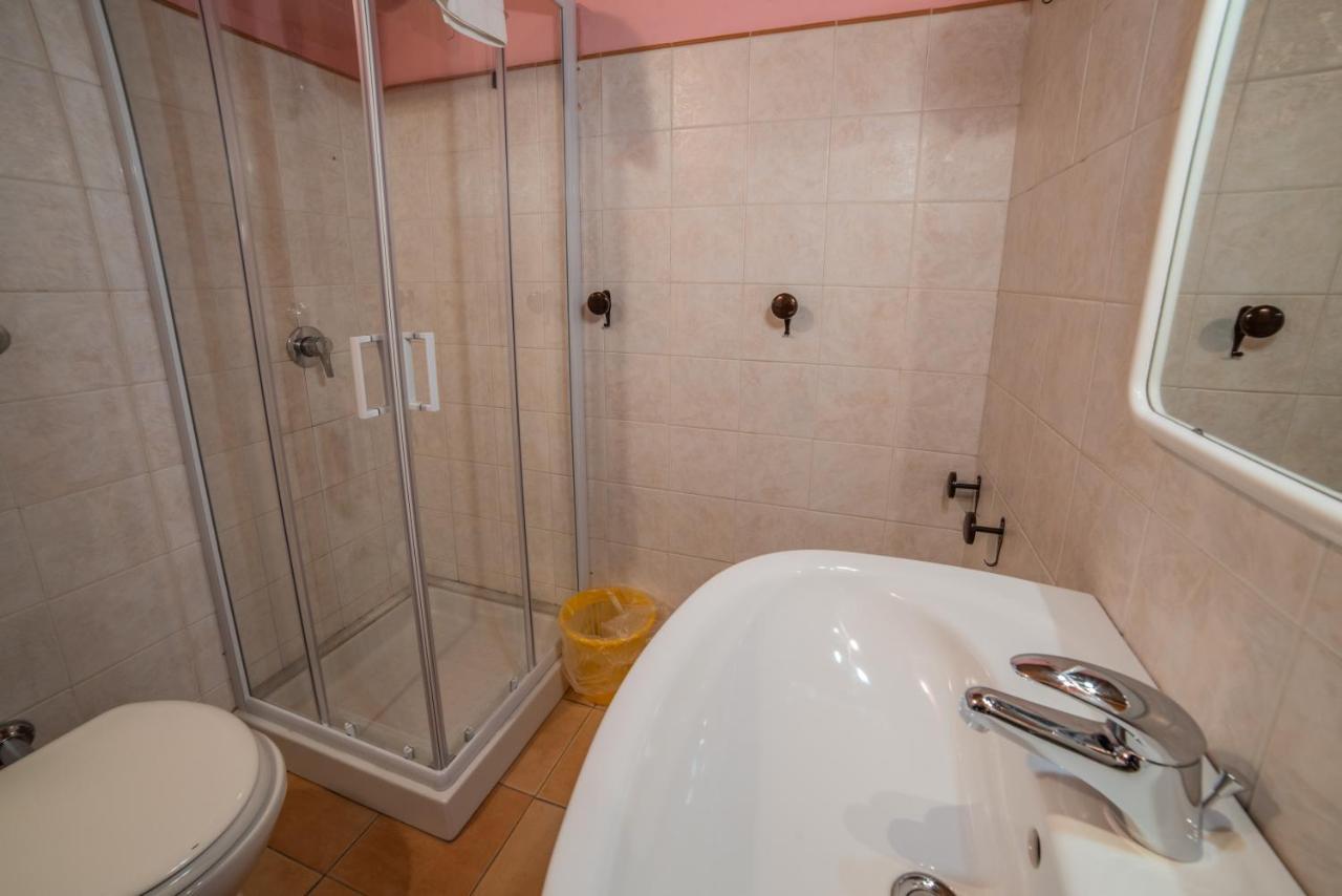 Dimora Fresilia Casa Vacanze Opi Bagian luar foto