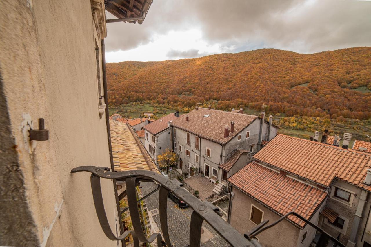 Dimora Fresilia Casa Vacanze Opi Bagian luar foto