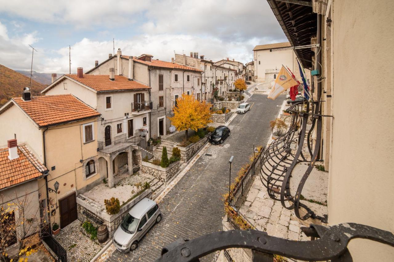 Dimora Fresilia Casa Vacanze Opi Bagian luar foto