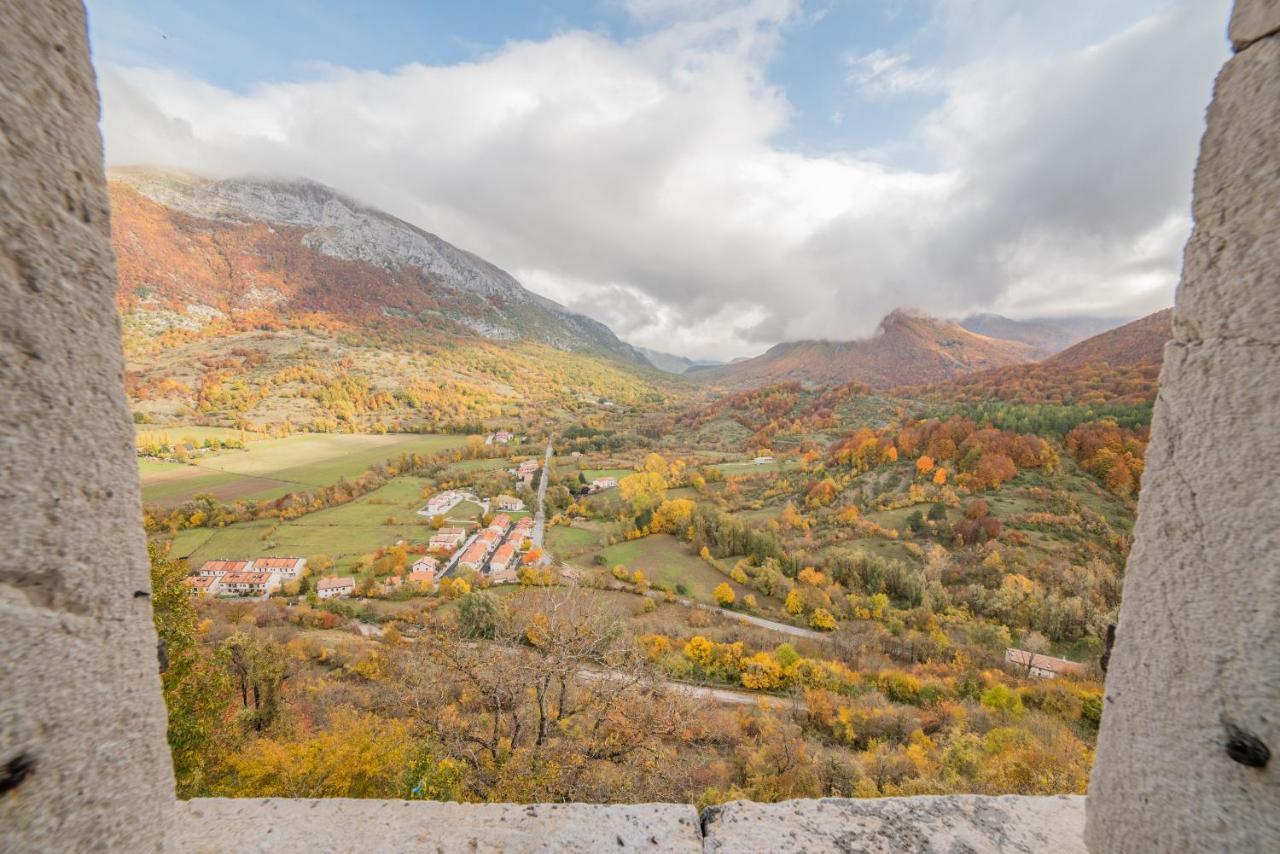 Dimora Fresilia Casa Vacanze Opi Bagian luar foto