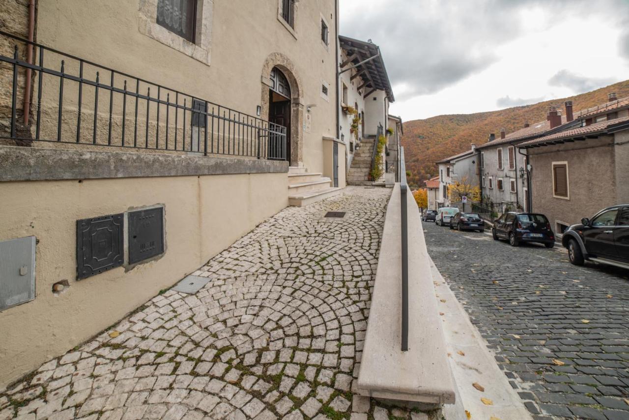 Dimora Fresilia Casa Vacanze Opi Bagian luar foto