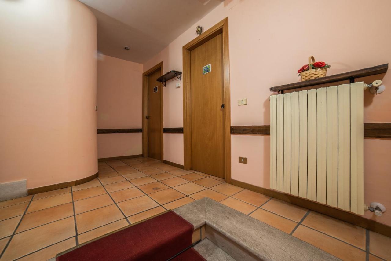 Dimora Fresilia Casa Vacanze Opi Bagian luar foto